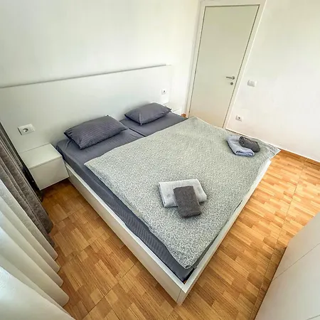 Apartment 401 Blue Syri *